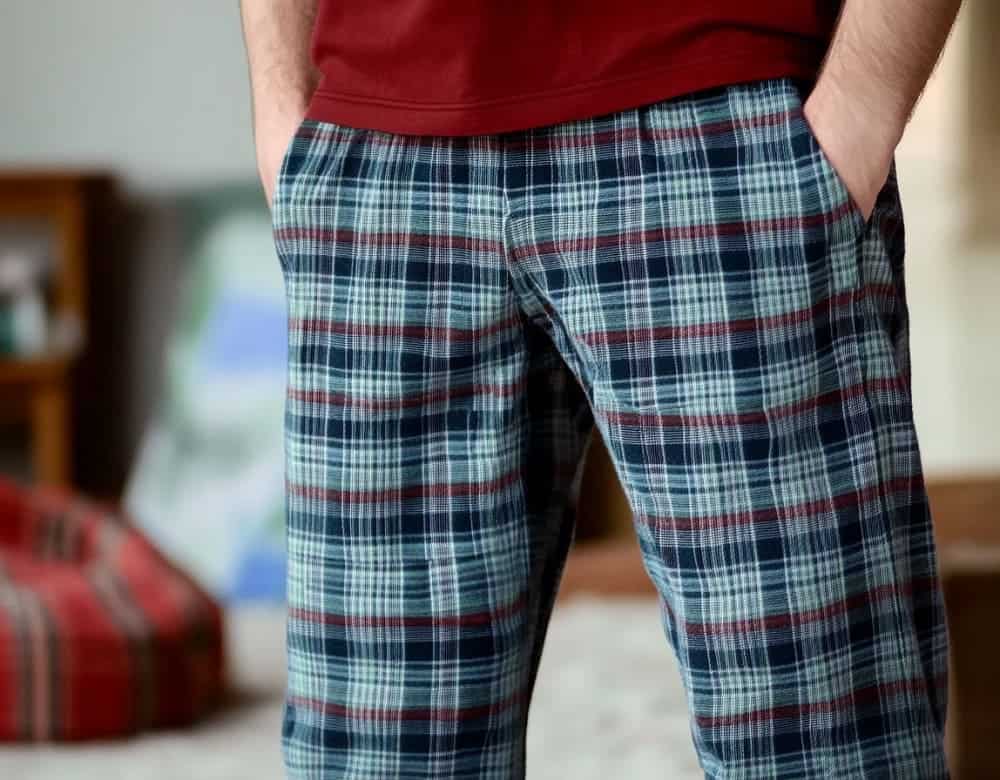 אפשרות לבחירת מכנסי פיג'מה ארוכים משובצים לגבר מבד פלנל